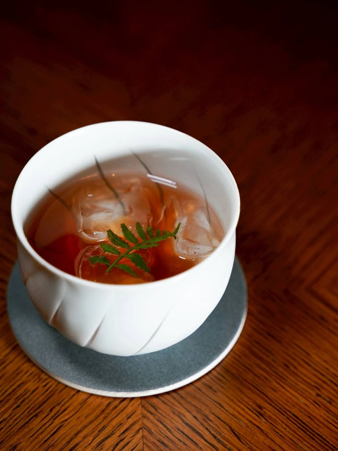 苦芽 - 春の芽吹きを思わせる、ほろ苦く静かな一杯